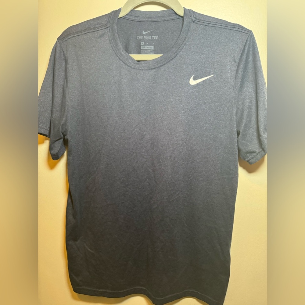 Men Nike dri-fit T-shirt size medium, navy